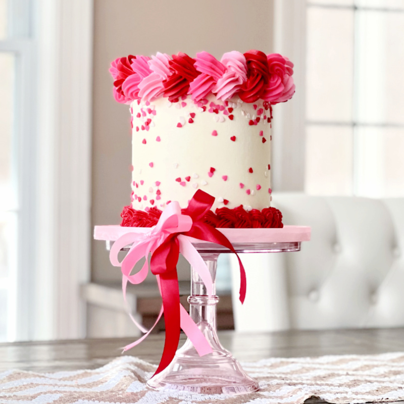Piping Buttercream Heart Borders (and adding sprinkles to a buttercream